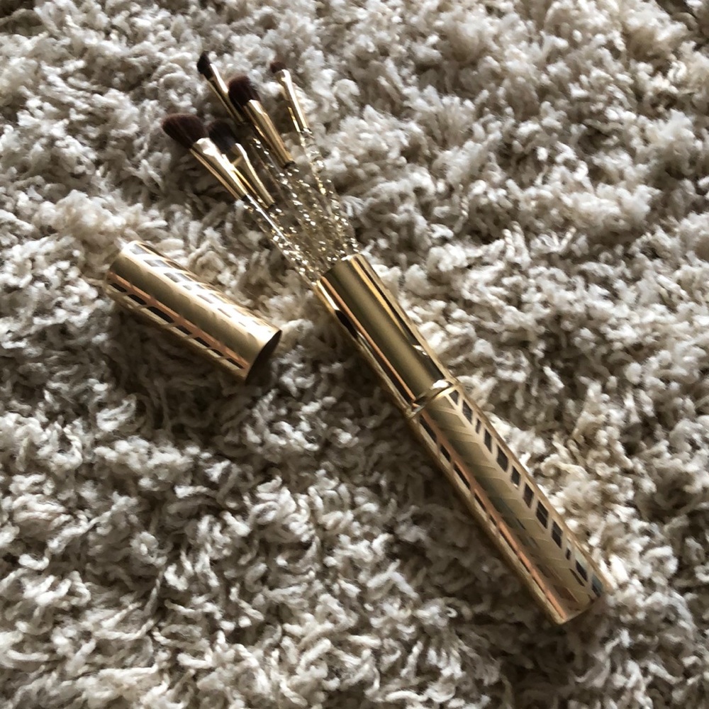 MAKEUP BRUSH SET